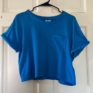 Blue cropped T-shirt
